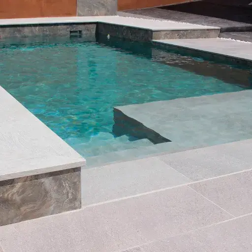 Construcción de piscinas en Mallorca 5 Piscinas de Hormigon con revestimiento de porcelanica ceramica