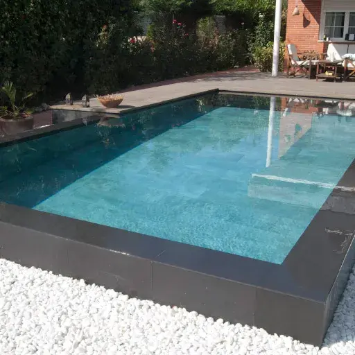 Construcción de piscinas en Mallorca 6 construccion piscina mallorca tipo desbordante
